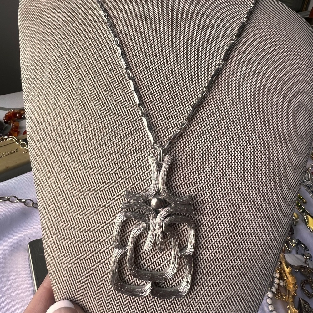 Vintage 70s Avon Silver Tone Pendant Necklace Signed Sculptural Modern MCM 22” - Picture 5 of 5